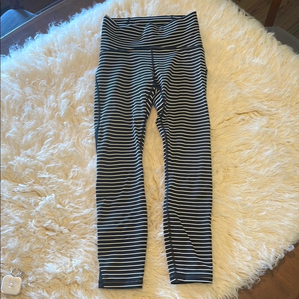Lululemon train times stripe, size 6